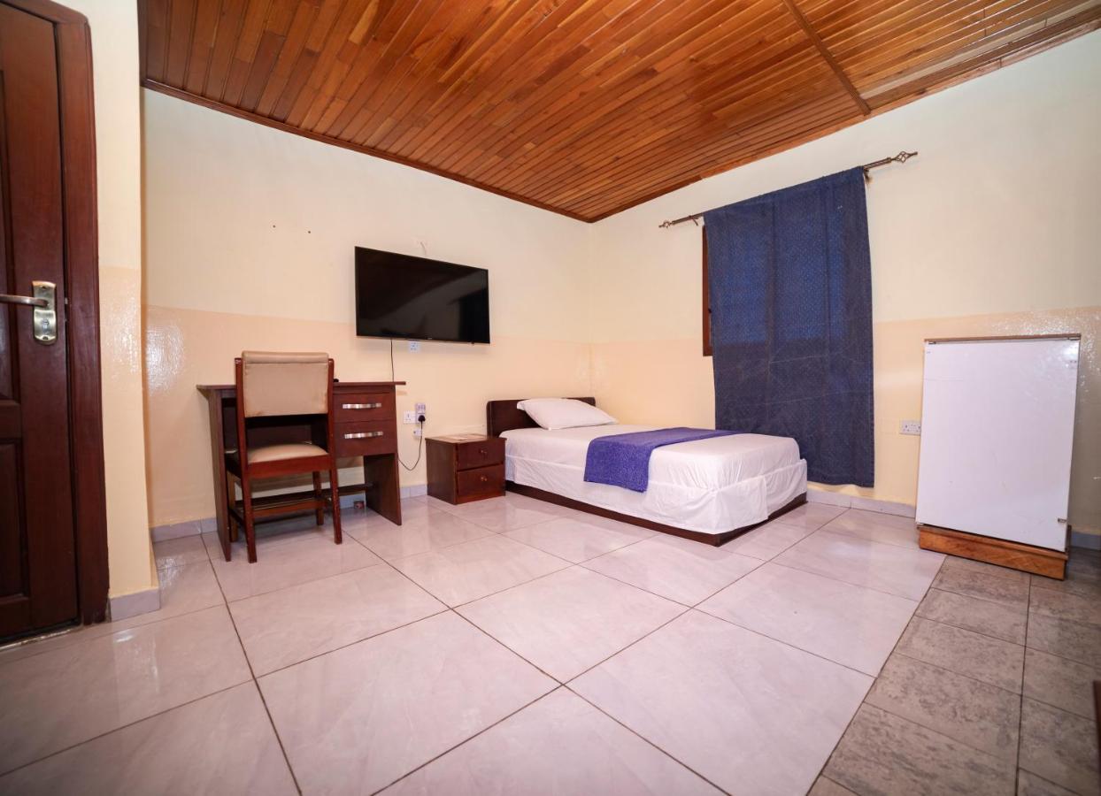 Bombay Hotel Accra Esterno foto