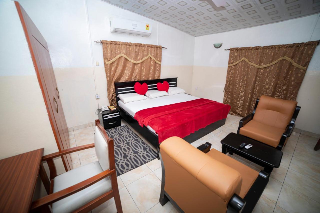 Bombay Hotel Accra Esterno foto