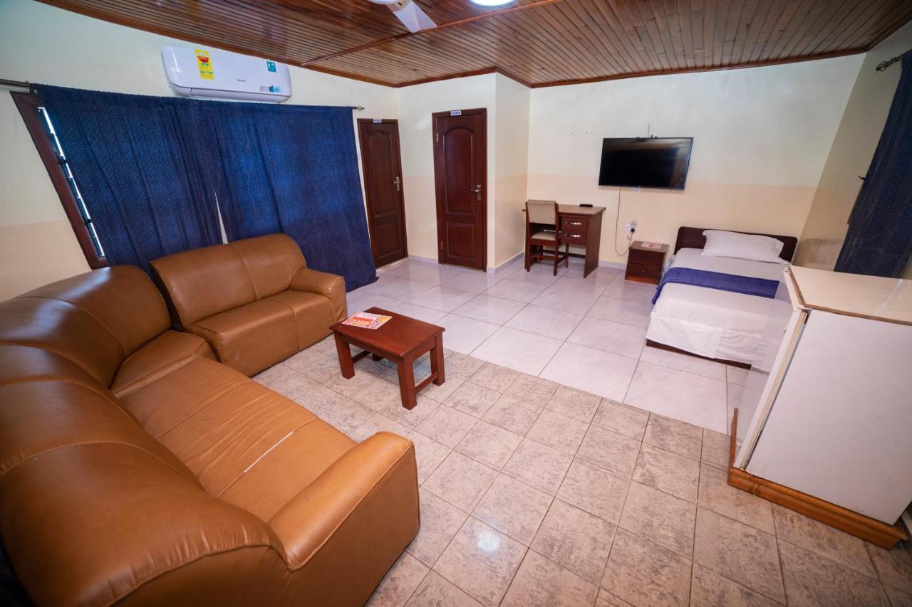 Bombay Hotel Accra Esterno foto