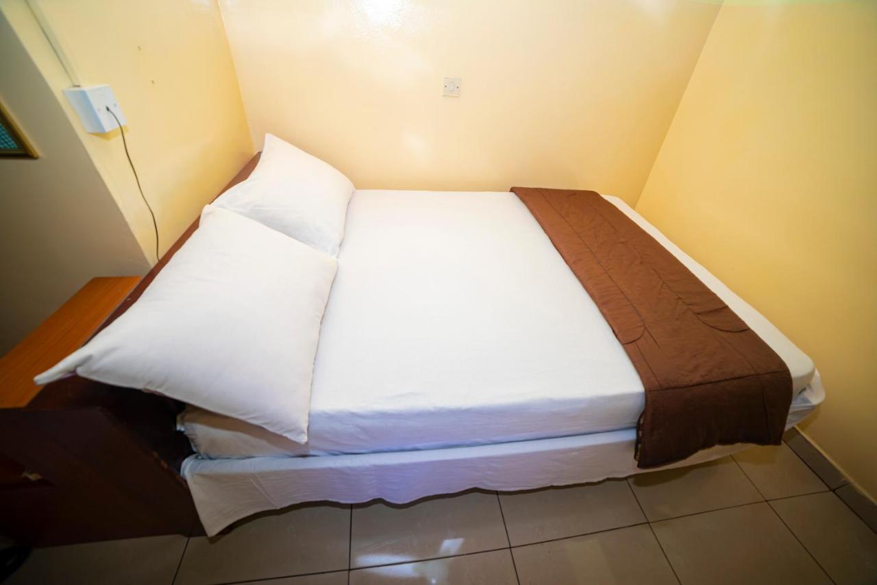 Bombay Hotel Accra Esterno foto